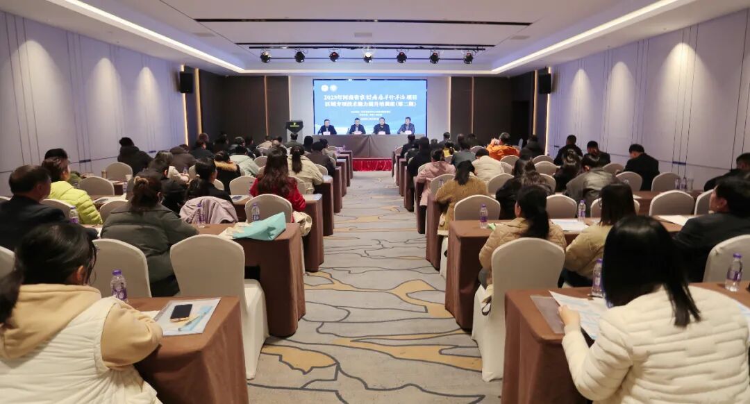 六地市医疗骨干齐聚滑...